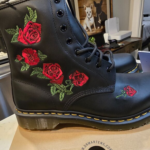 Dr Martens 1460 Vonda 8 Eye Lace Up Rose Embroidered COMBAT BOOTS MENS SIZE 10 - Picture 5 of 16